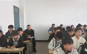 校長李海軍深入教學(xué)一線聽課 調(diào)研指導(dǎo)思政課教學(xué)工作